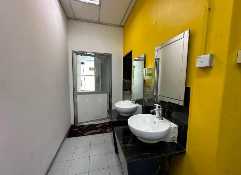 Kilang untuk Dijual di Taman Perindustrian Bukit Minyak (Bukit Minyak) - Moko Ong - Bathroom - PropertyGuru.com.my