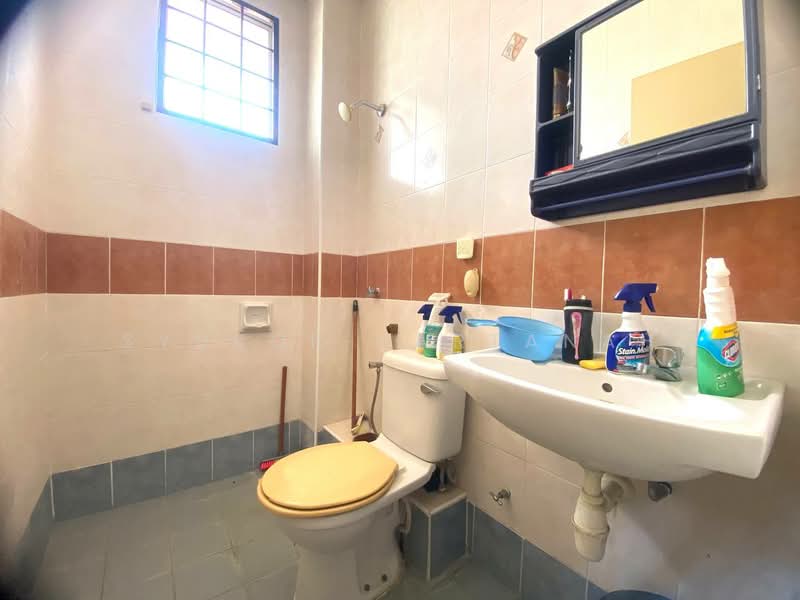 2-storey Terraced House for Sale in Shah Alam (Selangor) - Syukor Hartanah - Bathroom - PropertyGuru.com.my