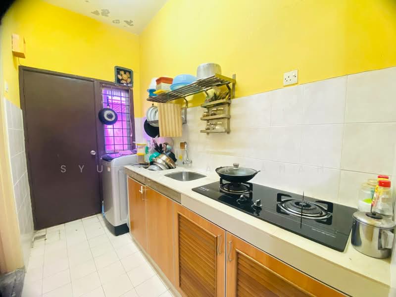 2-storey Terraced House for Sale in Shah Alam (Selangor) - Syukor Hartanah - Kitchen - PropertyGuru.com.my