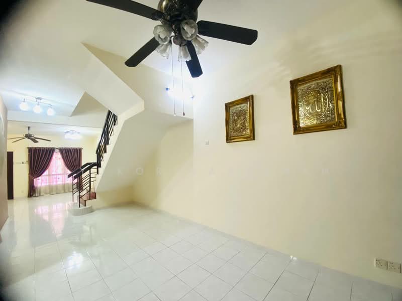 2-storey Terraced House for Sale in Shah Alam (Selangor) - Syukor Hartanah - Living Room - PropertyGuru.com.my