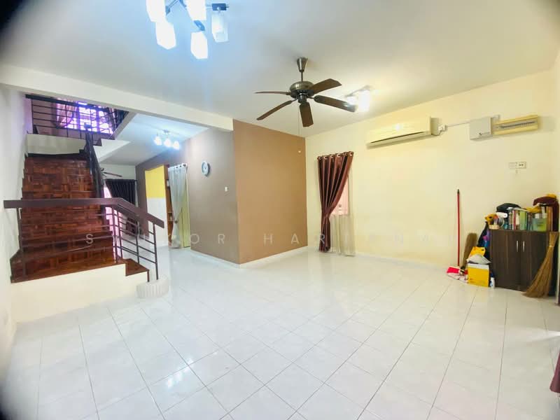 2-storey Terraced House for Sale in Shah Alam (Selangor) - Syukor Hartanah - Living Room - PropertyGuru.com.my