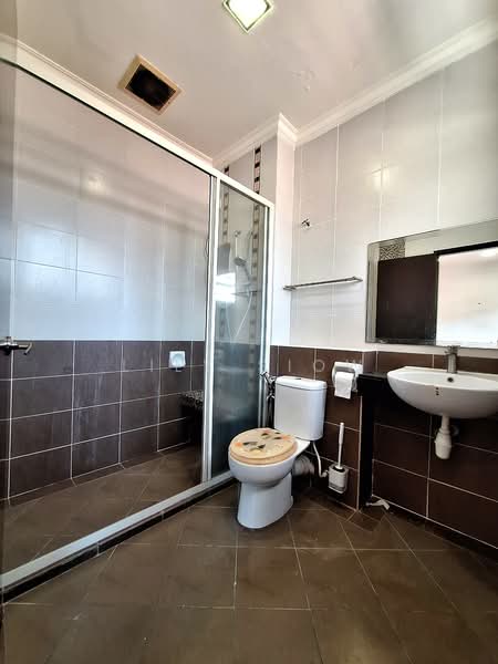 2-storey Terraced House for Sale in Bandar Kinrara Seksyen 6 (Bandar Kinrara) - Lily Siow - Bathroom - PropertyGuru.com.my