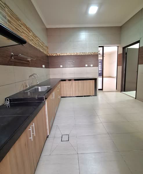 2-storey Terraced House for Sale in Bandar Kinrara Seksyen 6 (Bandar Kinrara) - Lily Siow - Kitchen - PropertyGuru.com.my