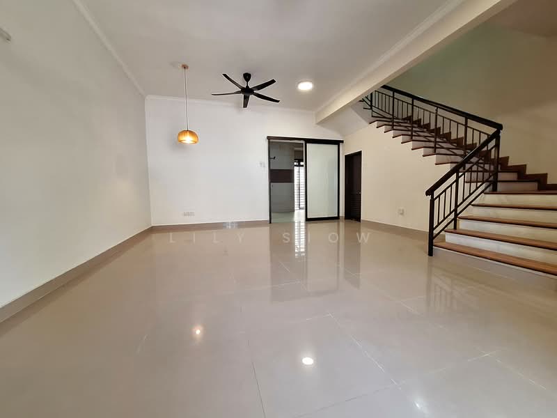 2-storey Terraced House for Sale in Bandar Kinrara Seksyen 6 (Bandar Kinrara) - Lily Siow - Living Room - PropertyGuru.com.my