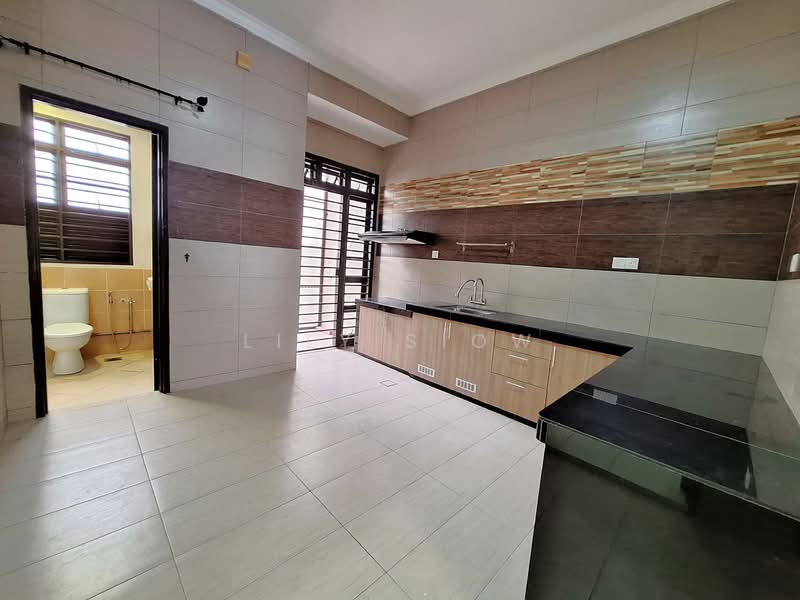 2-storey Terraced House for Sale in Bandar Kinrara Seksyen 6 (Bandar Kinrara) - Lily Siow - Kitchen - PropertyGuru.com.my