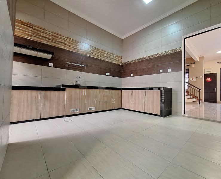 2-storey Terraced House for Sale in Bandar Kinrara Seksyen 6 (Bandar Kinrara) - Lily Siow - Kitchen - PropertyGuru.com.my