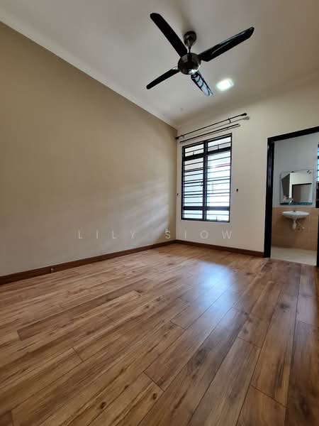 2-storey Terraced House for Sale in Bandar Kinrara Seksyen 6 (Bandar Kinrara) - Lily Siow - Room - PropertyGuru.com.my