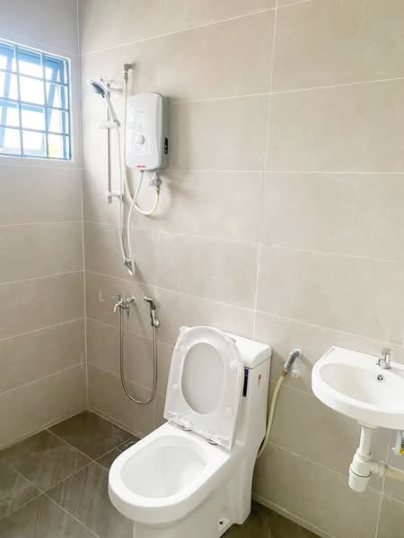 1.5-storey Terraced House for Sale in BANDAR PUCHONG JAYA (Puchong) - Lily Siow - Bathroom - PropertyGuru.com.my