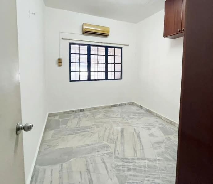 1.5-storey Terraced House for Sale in BANDAR PUCHONG JAYA (Puchong) - Lily Siow - Room - PropertyGuru.com.my