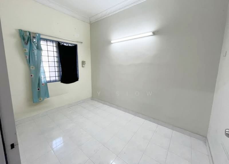 1.5-storey Terraced House for Sale in BANDAR PUCHONG JAYA (Puchong) - Lily Siow - Room - PropertyGuru.com.my