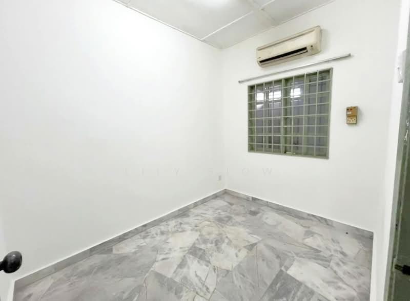 1.5-storey Terraced House for Sale in BANDAR PUCHONG JAYA (Puchong) - Lily Siow - Room - PropertyGuru.com.my