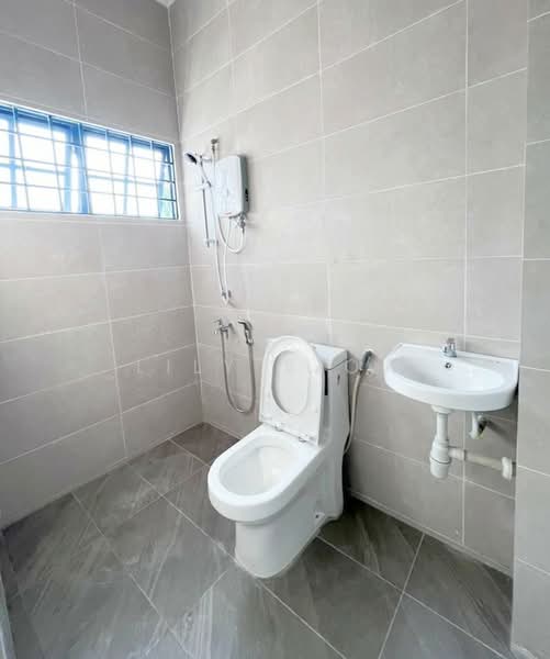 1.5-storey Terraced House for Sale in BANDAR PUCHONG JAYA (Puchong) - Lily Siow - Bathroom - PropertyGuru.com.my