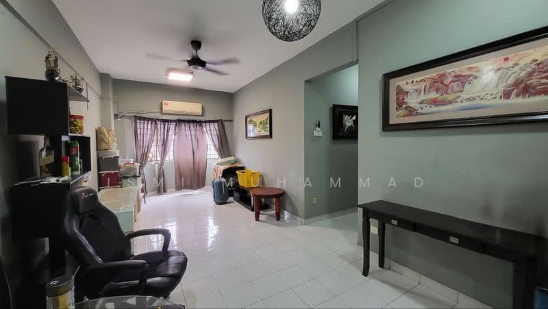 Servis Apartment untuk Dijual di Serdang Skyvillas (Serdang Perdana) - Ismi Muhammad - Living Room - PropertyGuru.com.my