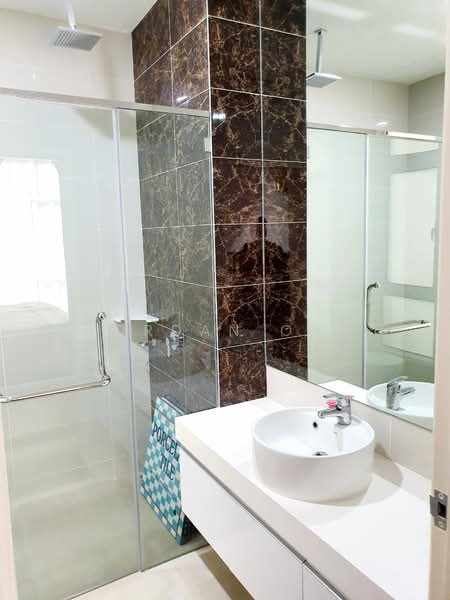 Kondominium untuk Dijual di Ferringhi Residence - Jordan Ong - Bathroom - PropertyGuru.com.my