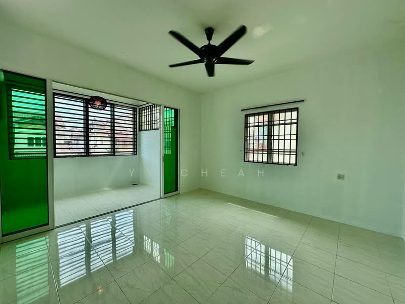 2-storey Terraced House for Sale in Menglembu (Perak) - YY Cheah - Living Room - PropertyGuru.com.my