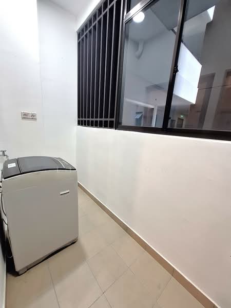 Servis Apartment untuk Dijual di Ten Kinrara - Lily Siow - Yard Area - PropertyGuru.com.my