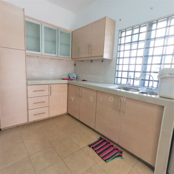 2-storey Terraced House for Sale in Bandar Putra Permai (Seri Kembangan) - Lily Siow - Kitchen - PropertyGuru.com.my