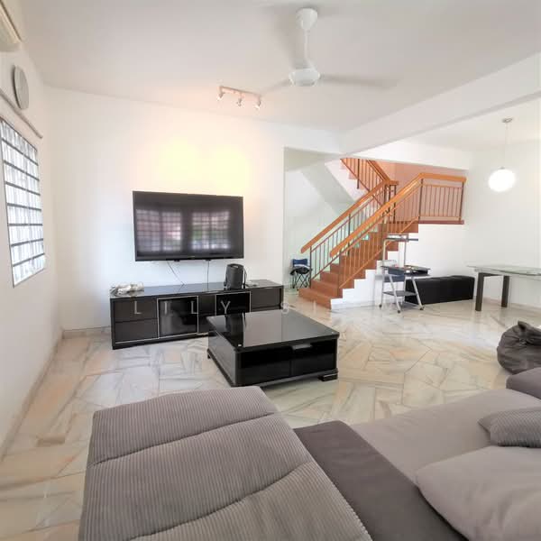 2-storey Terraced House for Sale in Bandar Putra Permai (Seri Kembangan) - Lily Siow - Living Room - PropertyGuru.com.my