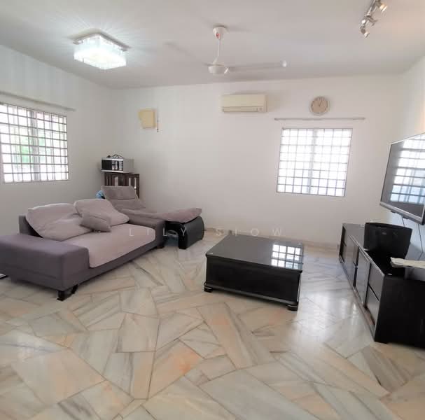 2-storey Terraced House for Sale in Bandar Putra Permai (Seri Kembangan) - Lily Siow - Living Room - PropertyGuru.com.my