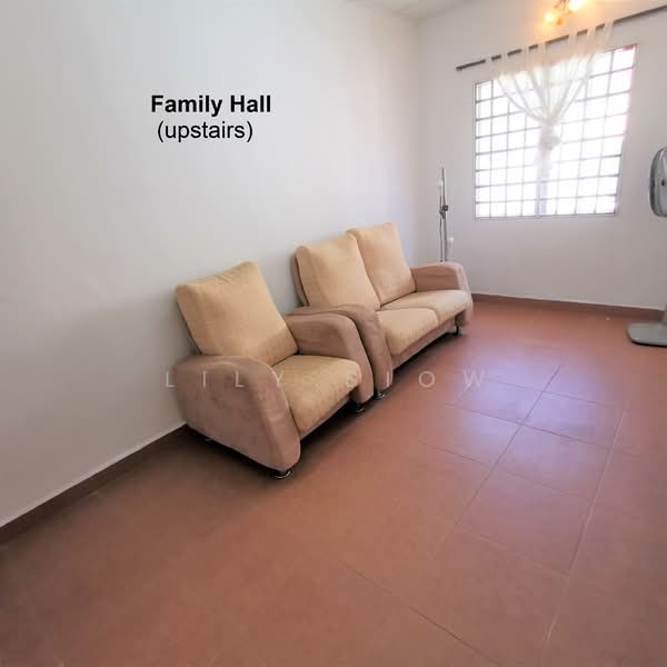 2-storey Terraced House for Sale in Bandar Putra Permai (Seri Kembangan) - Lily Siow - Living Room - PropertyGuru.com.my