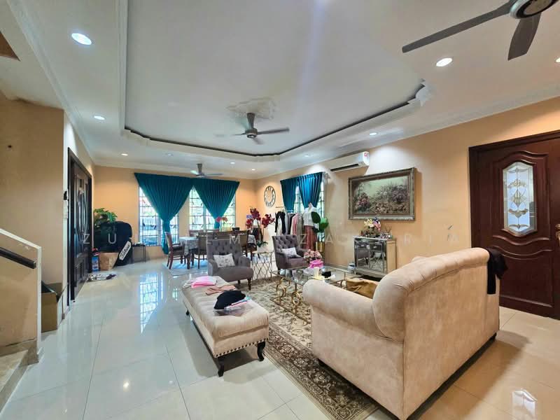 Rumah Berkembar untuk Dijual di Seksyen 27 (Shah Alam) - Zulhilmi Zakaria - Living Room - PropertyGuru.com.my