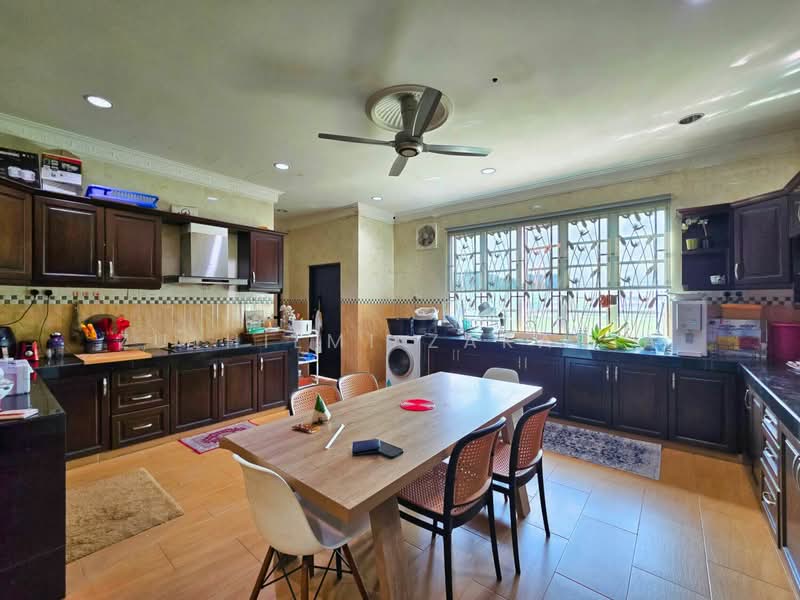 Rumah Berkembar untuk Dijual di Seksyen 27 (Shah Alam) - Zulhilmi Zakaria - Kitchen - PropertyGuru.com.my
