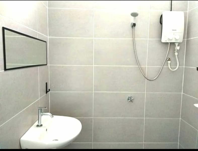Kondominium untuk Disewa di BM City Suites @ BM City Mall - Shirley Teh - Bathroom - PropertyGuru.com.my