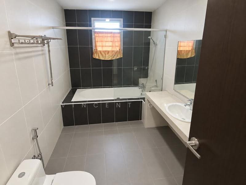 Rumah Berkembar untuk Dijual di Selayang (Selangor) - Vincent Goh - Bathroom - PropertyGuru.com.my