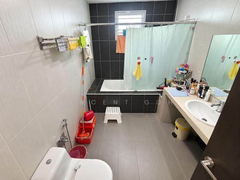 Rumah Berkembar untuk Dijual di Selayang (Selangor) - Vincent Goh - Bathroom - PropertyGuru.com.my