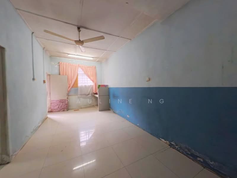 Rumah Flat untuk Dijual di Taman Universiti - Pauline Ng - Living Room - PropertyGuru.com.my