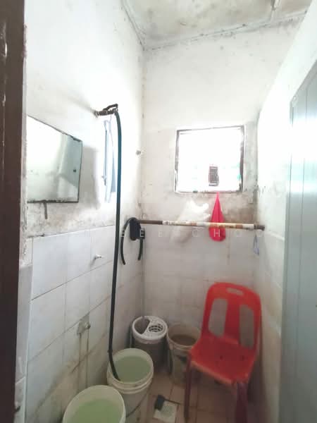 Rumah Teres 1 Tingkat untuk Dijual di Desa Ayer Hitam (Puchong) - Tan Bee Choo - Bathroom - PropertyGuru.com.my