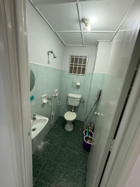 Pangsapuri untuk Disewa di Anggerik Villa 2 Apartment - Braedon Tan - Bathroom - PropertyGuru.com.my