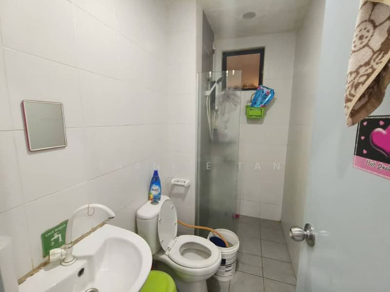 Service Residence for Sale at Jentayu Residensi @ Tampoi - Shanice Tan - Bathroom - PropertyGuru.com.my