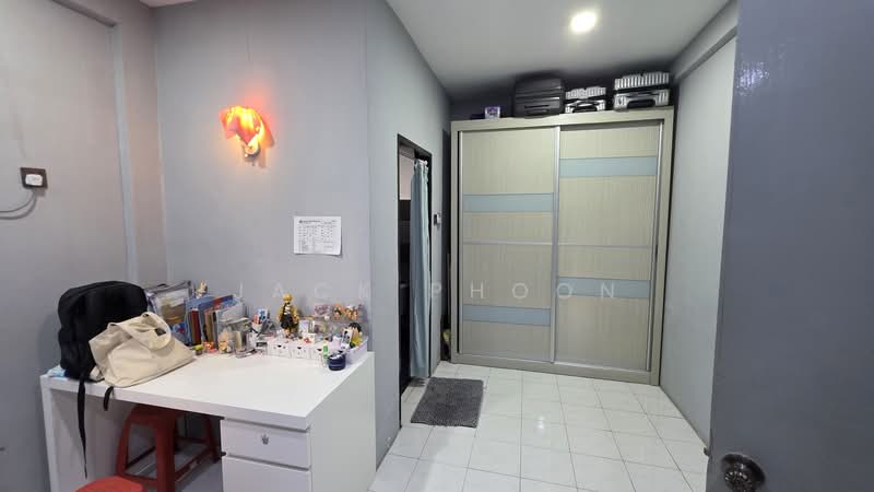 2-storey Terraced House for Sale in Taman Putri (Kulai) - Jack Phoon - MASTER BEDROOM - PropertyGuru.com.my