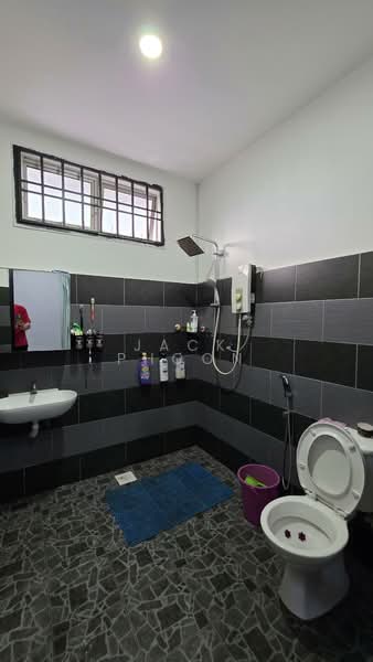 2-storey Terraced House for Sale in Taman Putri (Kulai) - Jack Phoon - MASTER BATHROOM - PropertyGuru.com.my