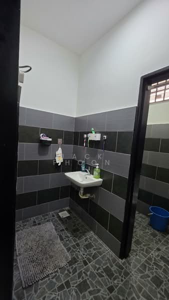 2-storey Terraced House for Sale in Taman Putri (Kulai) - Jack Phoon - BATHROOM SHARE - PropertyGuru.com.my