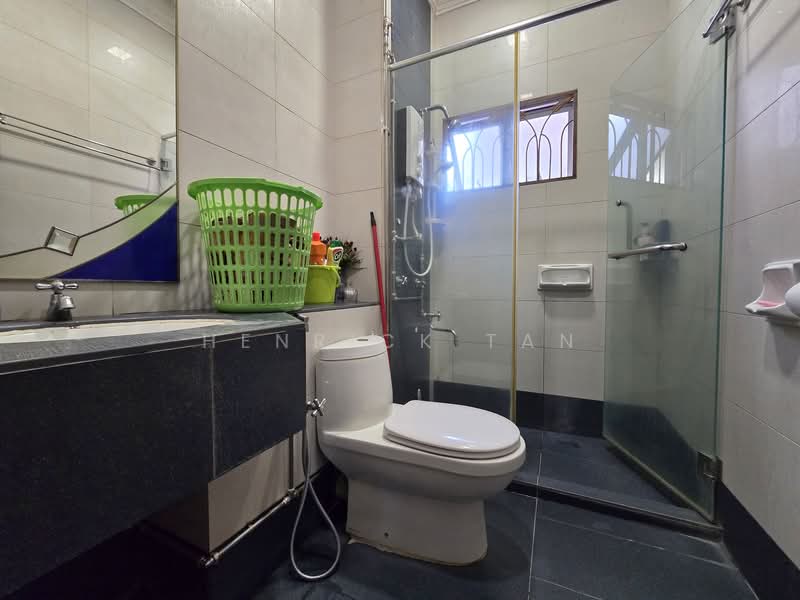 2-storey Terraced House for Sale in Usj 22 (Subang Jaya) - Henrick Tan - Bathroom - PropertyGuru.com.my