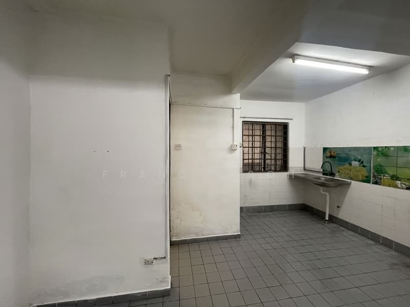 2-storey Terraced House for Rent in Taman Industri Bolton (Batu Caves) - Francis Soh - Kitchen - PropertyGuru.com.my