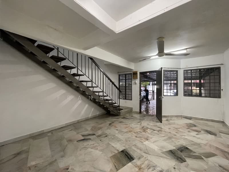 2-storey Terraced House for Rent in Taman Industri Bolton (Batu Caves) - Francis Soh - Living Room - PropertyGuru.com.my