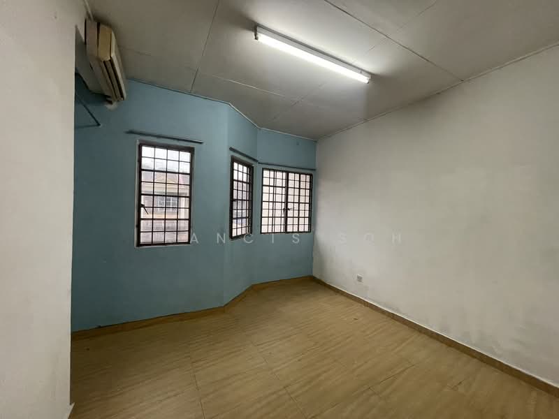 2-storey Terraced House for Rent in Taman Industri Bolton (Batu Caves) - Francis Soh - Bedroom - PropertyGuru.com.my