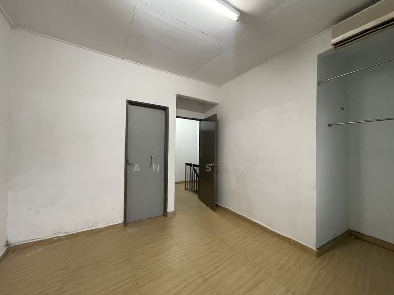 2-storey Terraced House for Rent in Taman Industri Bolton (Batu Caves) - Francis Soh - Corridor - PropertyGuru.com.my