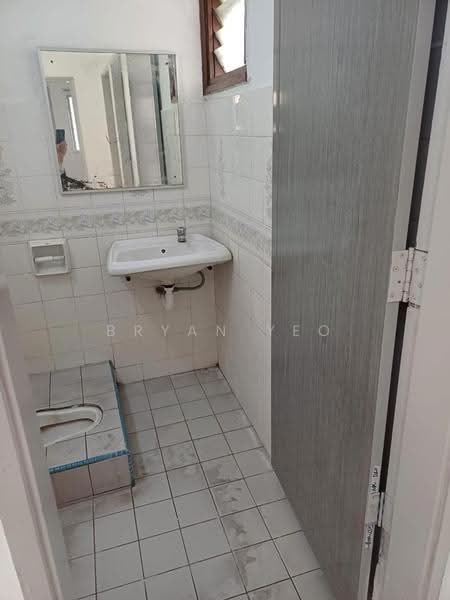 Pangsapuri untuk Dijual di Subang Perdana Goodyear Court 3 - Bryan Yeo - Bathroom - PropertyGuru.com.my
