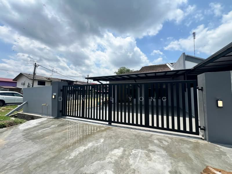 1-storey Terraced House for Sale in Taman Putri (Kulai) - Daniel Yong - Exterior - PropertyGuru.com.my