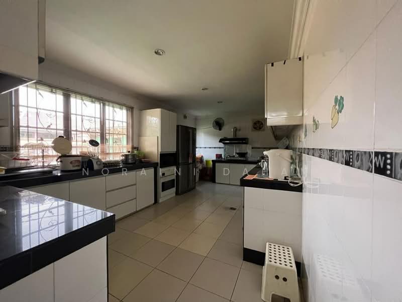 Rumah Banglo untuk Dijual di Kajang (Selangor) - Noraini Dahan - Kitchen - PropertyGuru.com.my