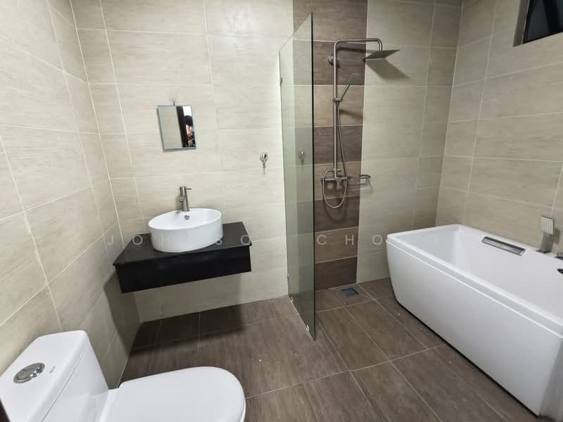 Servis Apartment untuk Dijual di Molek Regency - Johnson Chong - Bathroom - PropertyGuru.com.my