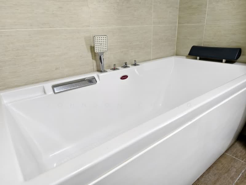 Servis Apartment untuk Dijual di Molek Regency - Johnson Chong - Bathroom - PropertyGuru.com.my