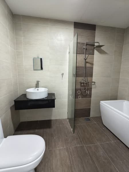 Servis Apartment untuk Dijual di Molek Regency - Johnson Chong - Bathroom - PropertyGuru.com.my