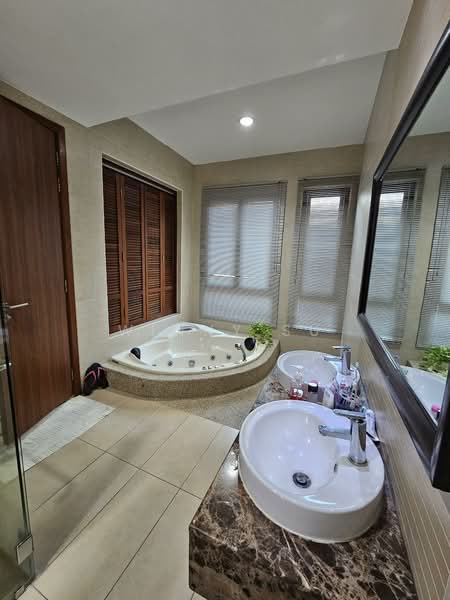 Rumah Berkembar untuk Dijual di Bukit Jelutong (Shah Alam) - Winny Su - Bathroom - PropertyGuru.com.my