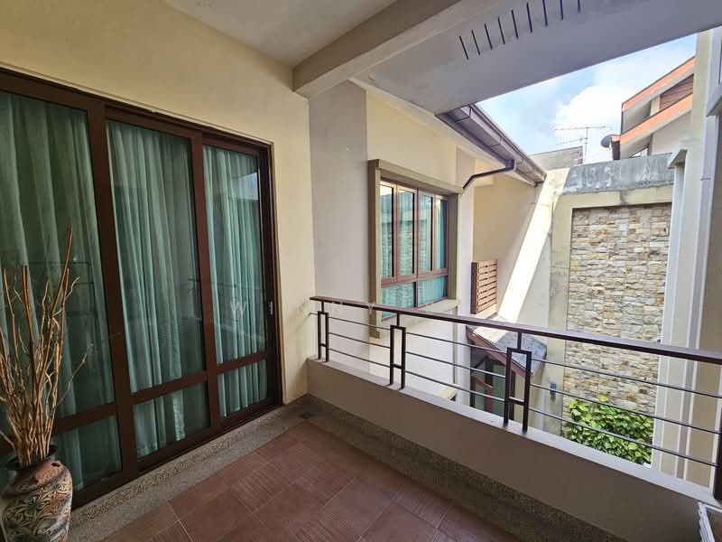 Rumah Berkembar untuk Dijual di Bukit Jelutong (Shah Alam) - Winny Su - Balcony - PropertyGuru.com.my