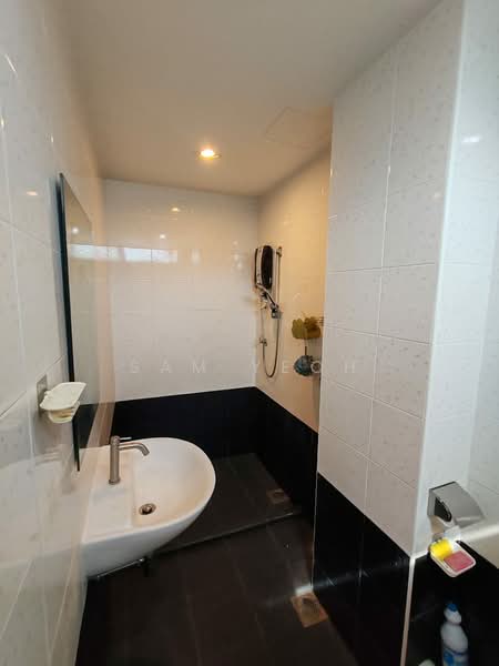 Kondominium untuk Disewa di Taman Desa Relau 2 - Sam Yeoh - Bathroom - PropertyGuru.com.my